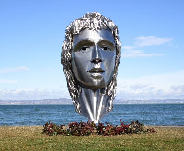 Aida head sculpture big